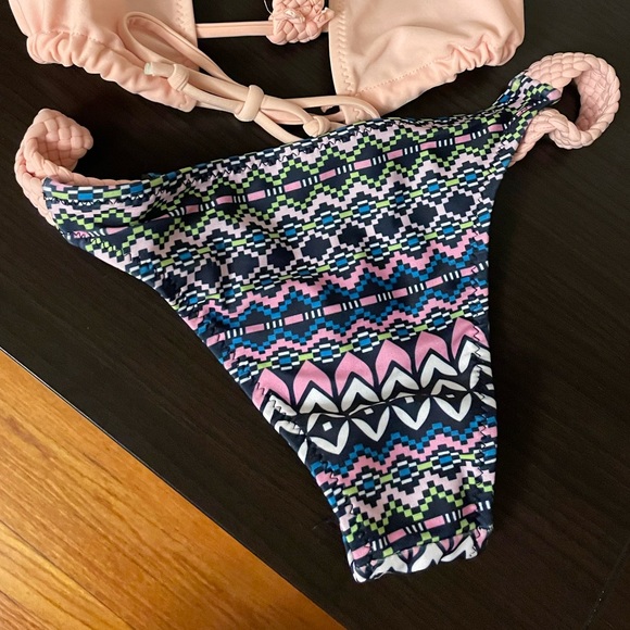 Small Bikini - Picture 3 of 3